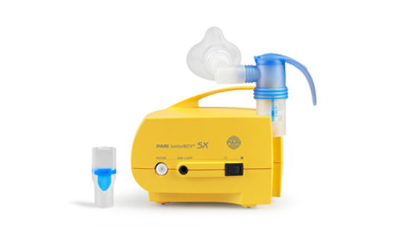 PARI JuniorBOY SX Inhalationsgerät in Gelb mit Maske und Zubehör für Atemwegstherapie.