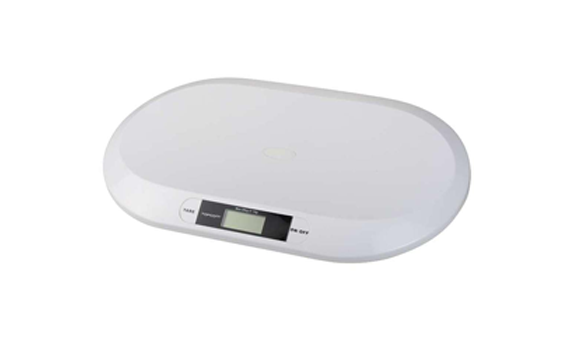 Digitale Babywaage mit LCD-Anzeige für präzises Wiegen von Säuglingen.